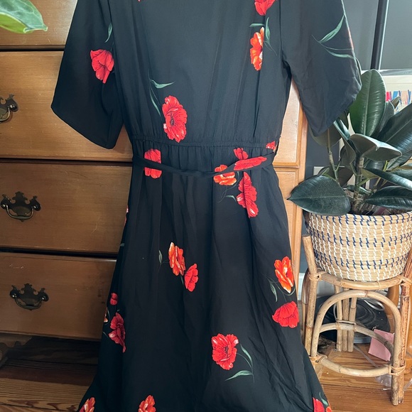 Influence floral midi dress with split in black, US size 8 / UK size 12 - Picture 4 of 5